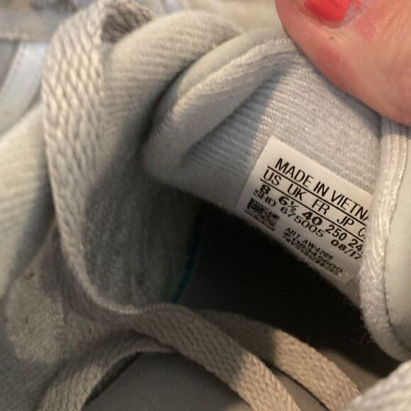 Adidas Gray and White Sneakers Suede Low Top Size 8 - Picture 4 of 8